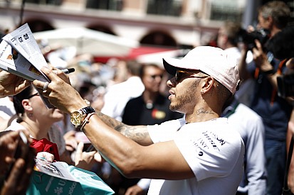 İmzalı Lewis Hamilton fotoğrafına sahip olmak ister misiniz?