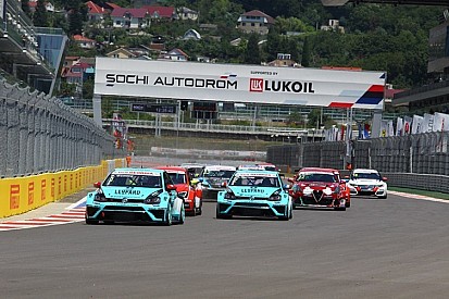 TCR в Сочі: Коміні починає та виграє