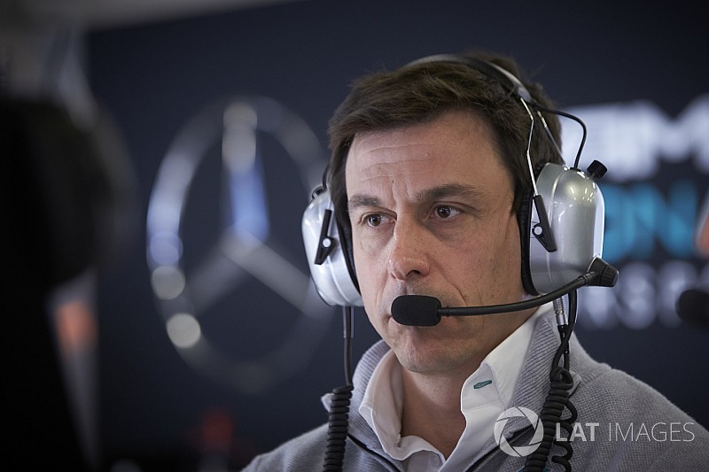 Mercedes cogita seguir Ferrari e estabelecer equipe B na F1