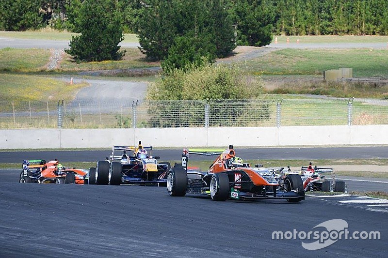 Подопечный Red Bull упустил титул TRS в последней гонке