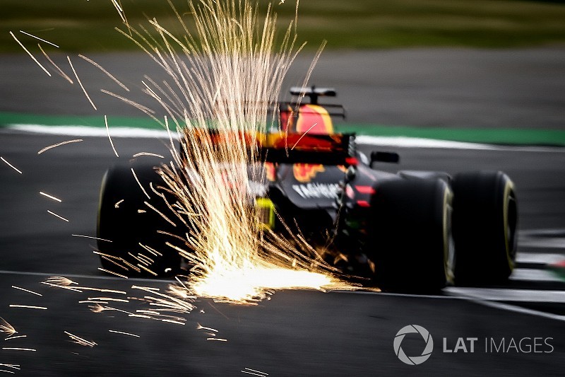 Галерея: перша половина сезону Ф1 2017 року - Red Bull