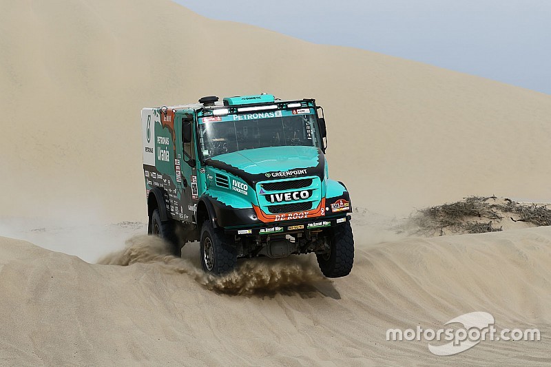 Dakar, Camion, Tappa 7: doppietta Iveco con il successo di Van Genugten