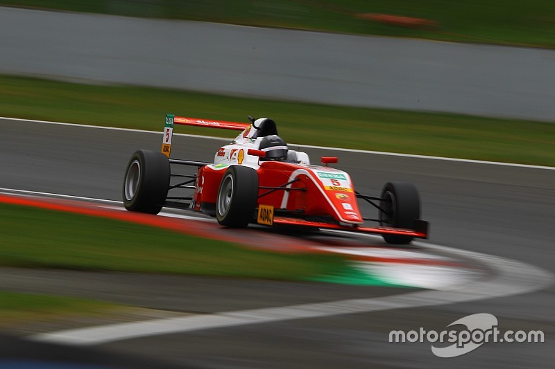 Petecof estreia pontuando na F4 alemã
