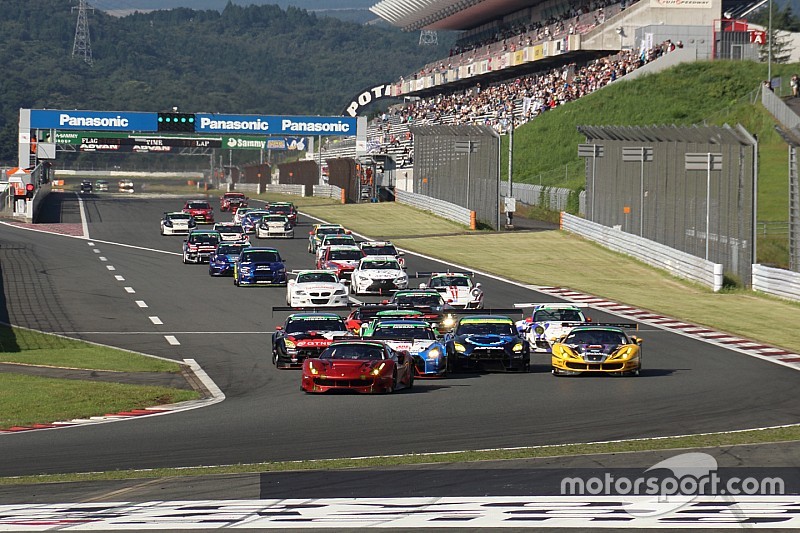 S耐”富士SUPER TEC”5時間経過:D’station Porscheが総合トップ走行中