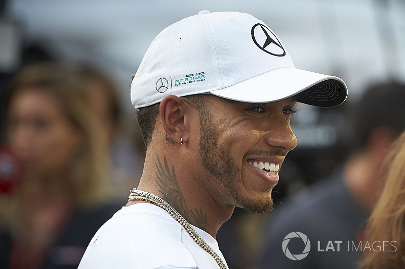 Hamilton felcsapott dadának