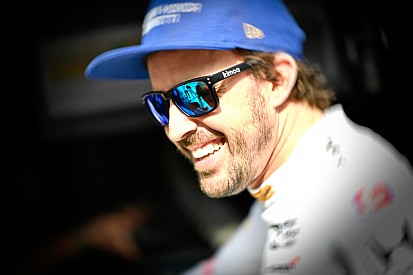 Alonso: "Sokkal normálisabb vagyok, mint Ayrton Senna"