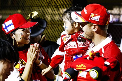 Vettel Hockenheimben nézi Vettelt