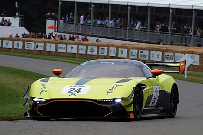Aston Martin turunkan dua mobil balap di Goodwood