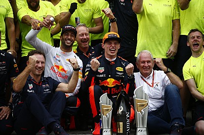 Jos Verstappen: „A fiam teljesen megérdemelten és erőből nyerte meg a Maláj Nagydíjat”