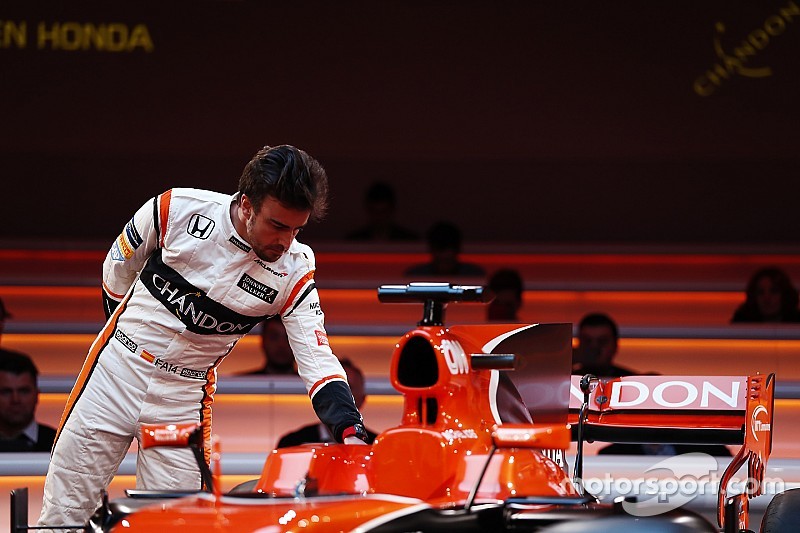 Alonso habló con Mercedes tras la retirada de Rosberg