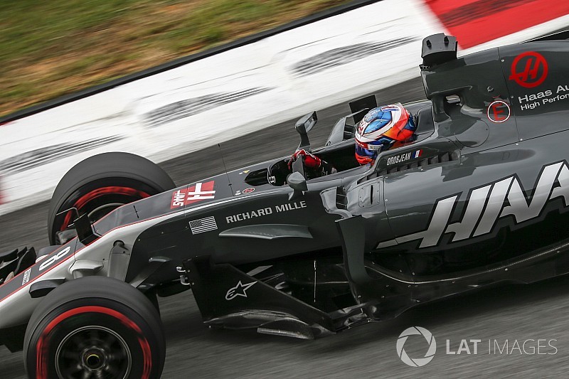 Tech gallery: How the Haas VF-17 evolved throughout 2017