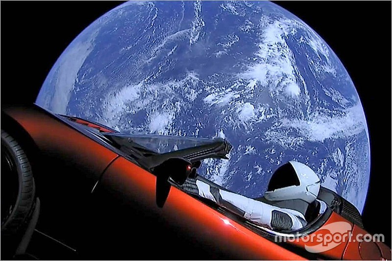 Tesla Roadster segelt im All