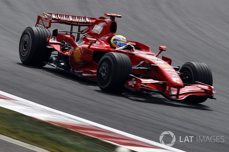 Відео: чемпіонський болід Ferrari на трасі Імоли