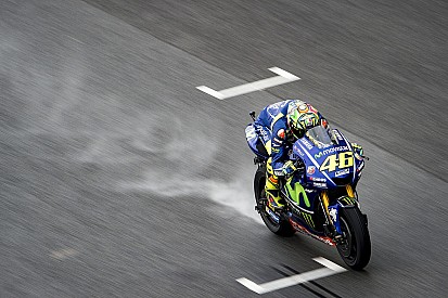 Rossi "En lluvia es imposible pilotar esta moto”