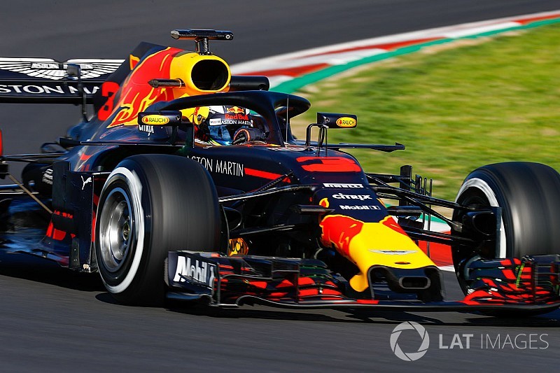 Ricciardo bate Hamilton e McLaren quebra de novo na Espanha