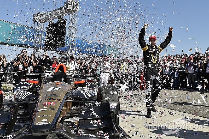 Hinchcliffe regresa al triunfo en Long Beach