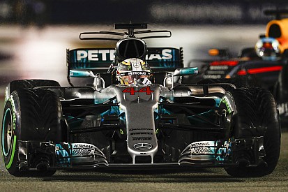 Mercedes masih ada kelemahan, Hamilton waspadai sisa 2017