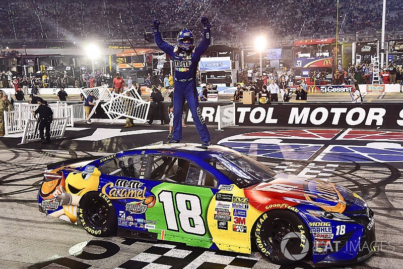 NASCAR 2017 in Bristol: Kyle Busch schafft den Hattrick