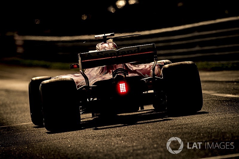 A legszebb naplementés felvételek az F1-es autók árnyékában