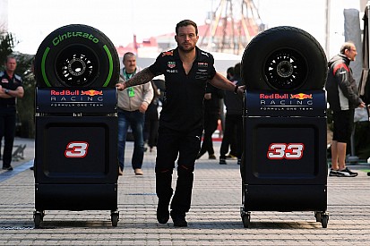 Болельщики попросили вернуть в Ф1 «шинные войны», но Pirelli против