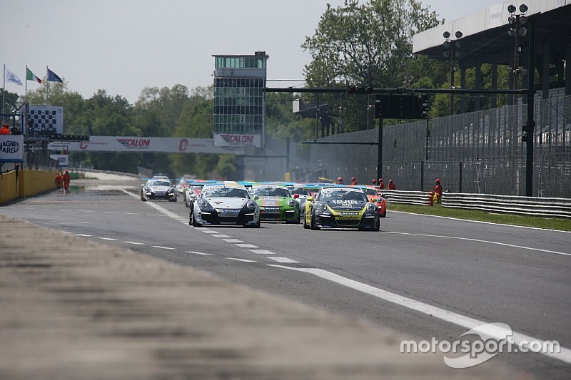Sta per scattare il secondo semaforo verde della Carrera Cup Italia