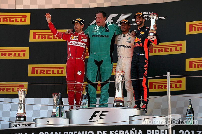 Hamilton le ganó un gran duelo a Vettel en España
