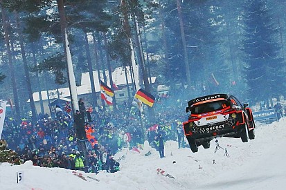 Ostberg se queda a un metro de igualar el salto más largo del WRC