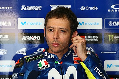Valentino preoccupato: "I tecnici Yamaha faticano tanto con l'elettronica"