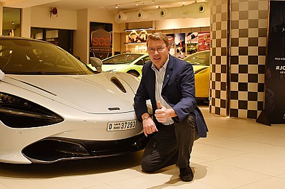 Росберг та Хаккінен проїхалися на електричному McLaren P1