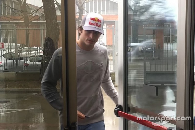 Vídeo: El nuevo STR12 ya vive...y Sainz se lo pierde