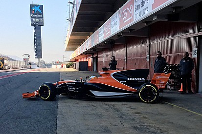 Debut McLaren MCL32 di Barcelona