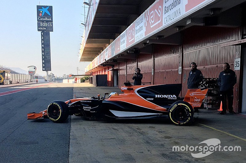 McLaren hace su primera salida en Barcelona con Alonso