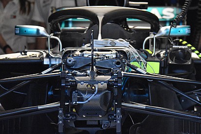 Mercedes: feltárul az első futómű hidraulikája