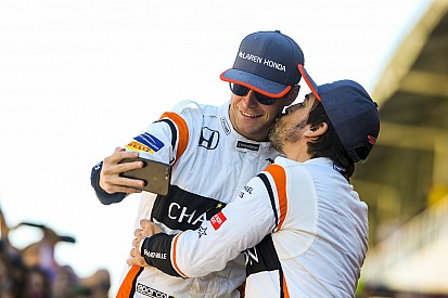 El amor está en el aire y en el deporte motor