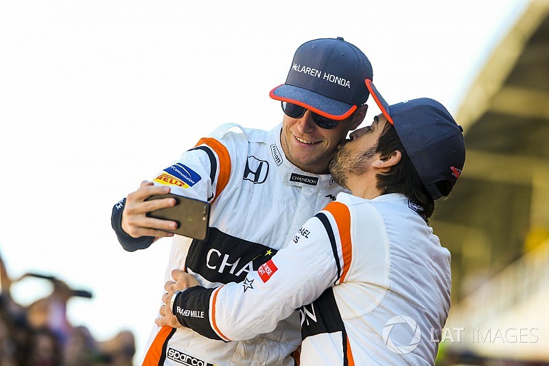 El amor está en el aire y en el deporte motor