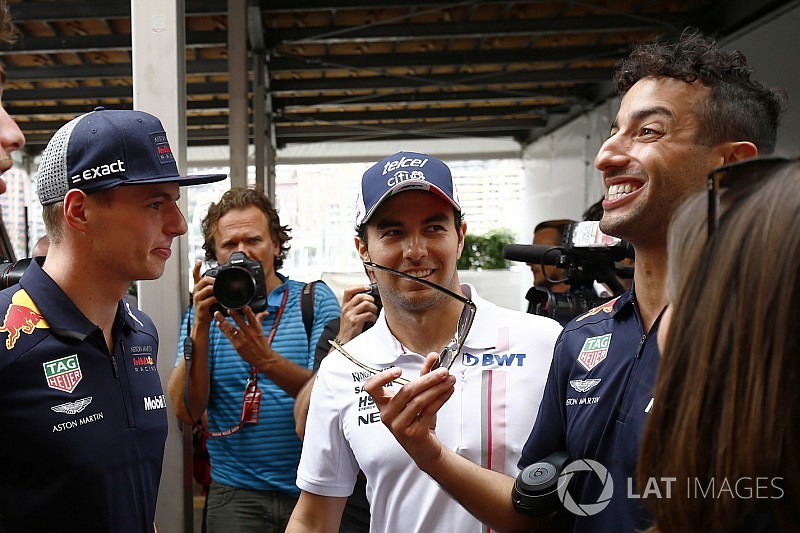 Villeneuve alfineta: “Verstappen não é bom como Ricciardo”