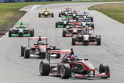 Шварцман добыл еще два подиума в Toyota Racing Series
