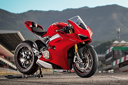 Ducati: presentata a Milano la Panigale V4, la futura arma per la SBK