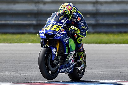 Rossi no usará el nuevo carenado de Yamaha en Austria