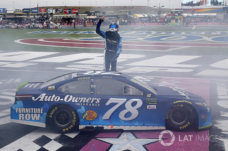 NASCAR in Charlotte: Martin Truex Jr. frühzeitig in der nächsten Playoff-Runde
