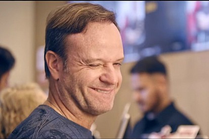 Rubinho estrela comercial de filme em que ‘esnoba’ atrasados