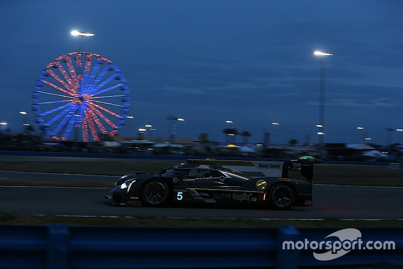 Cadillac manda tras 16 horas de carrera