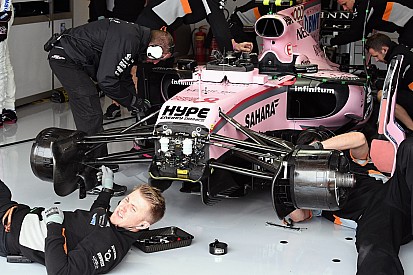 GALERÍA TÉCNICA: fotos espía de los equipos F1en los pits de Silverstone