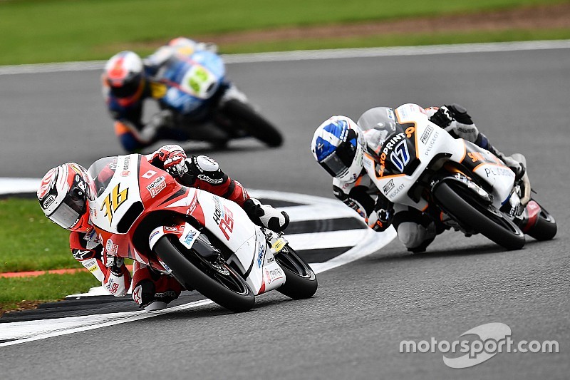 尾野弘樹「レース後半はフロントブレーキだけで走る状態になった」:Moto3イギリス