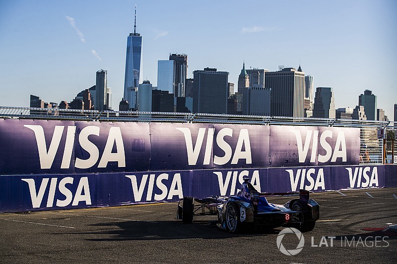 Bird (ri)mangia la... Grande Mela, America indigesta per Di Grassi