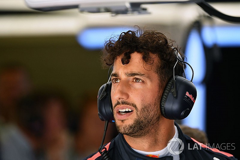 Így gokartozott a szünetben Ricciardo