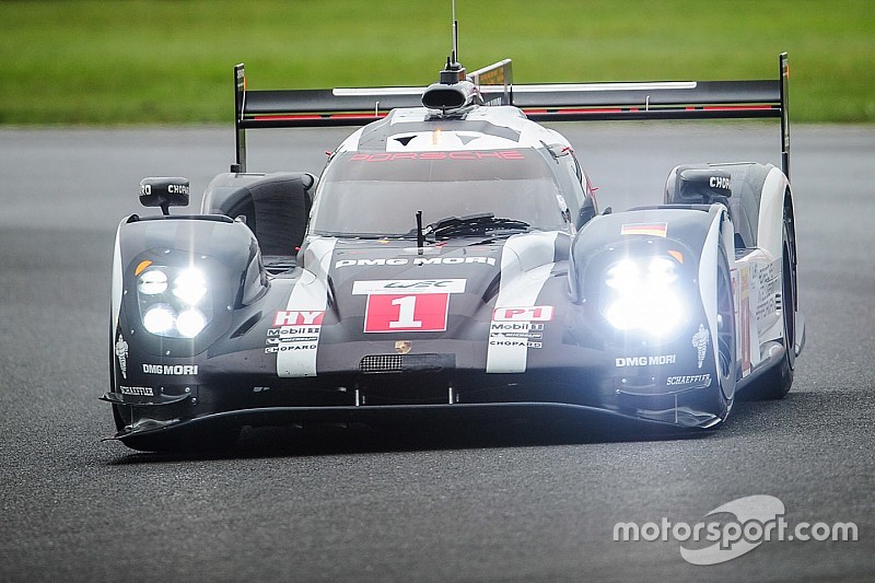 Silverstone, Libere 1: nemmeno il freddo ferma le Porsche