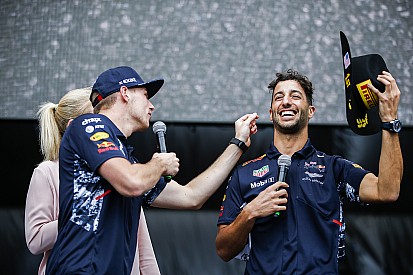 LOL: Ricciardo és Verstappen "elrajtolt"