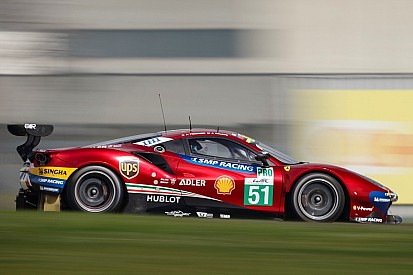 Photos - Ferrari présente des 488 GTE rouge métallisé !