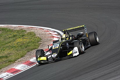 Zandvoort F3: Norris heads Carlin 1-2 in dominant win